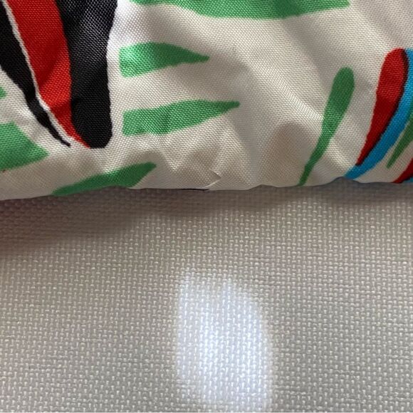 Like New Levi's White Tropical Retro Windbreaker Hooded Jacket Size Medium - Picture 10 of 16